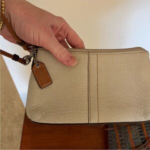 Coach Y2K SoHo‎ Pebbled Leather Wristlet in Cream with Tan Leather Strap & Tag